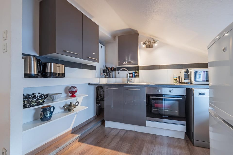 Kitchen or kitchenette