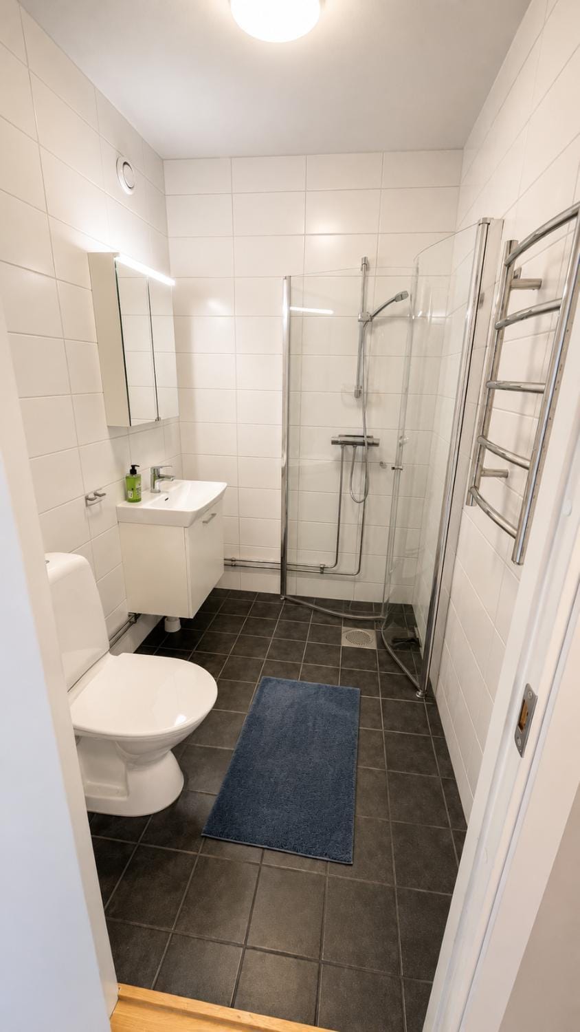 Shower, Toilet, Bathroom