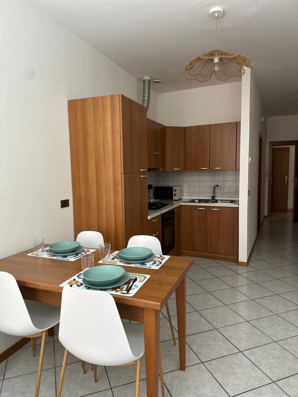 Kitchen or kitchenette, Dining area, stove