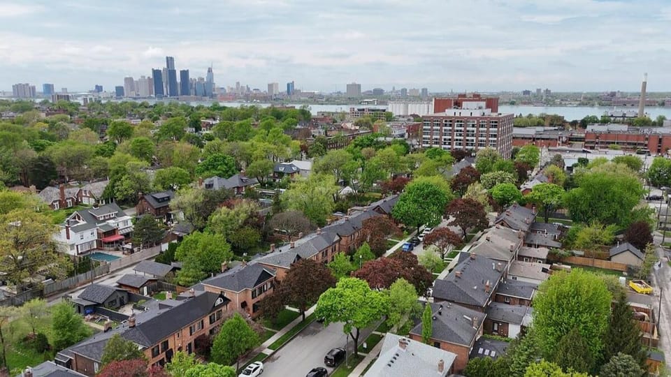 Trendy Home Spacious Backyard Historic Walkerville House in Windsor