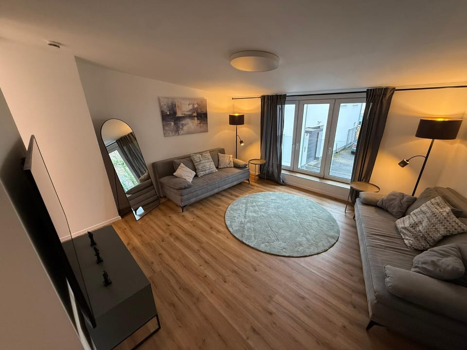 NEU - APARTMENT FOR 6 IN HAGEN- DIRECT PARKING! A45 - A1 - A46 Richtung Dortmund Netflix - WIFI, Fully-Automatic-COFFEMASHINE, KITCHEN, NETFLIX, DISNEY Apartment in North Rhine-Westphalia
