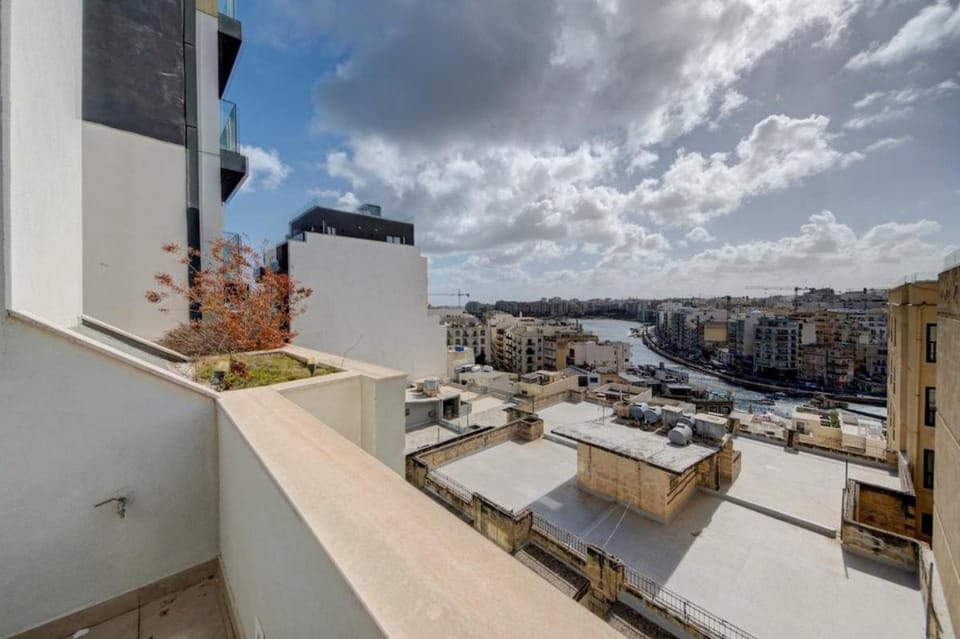 Sea View Penthouse - BBQ Terrace - Near Paceville Apartment in Saint Julians