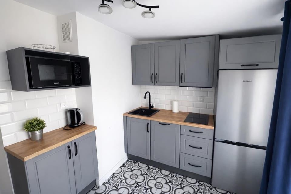 Kitchen or kitchenette, oven, pet friendly, stove