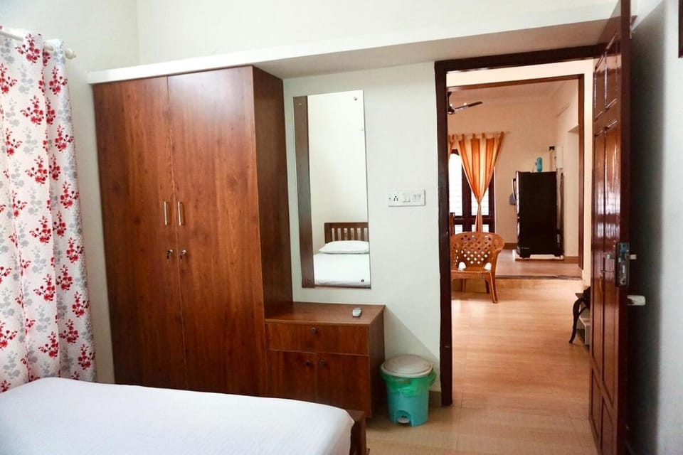 Bedroom, wardrobe