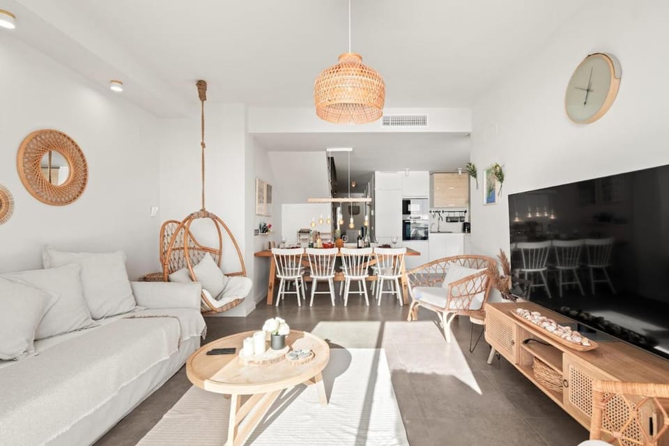 Elegant apartment with sea views and a pool Apartment in Costa del Sol