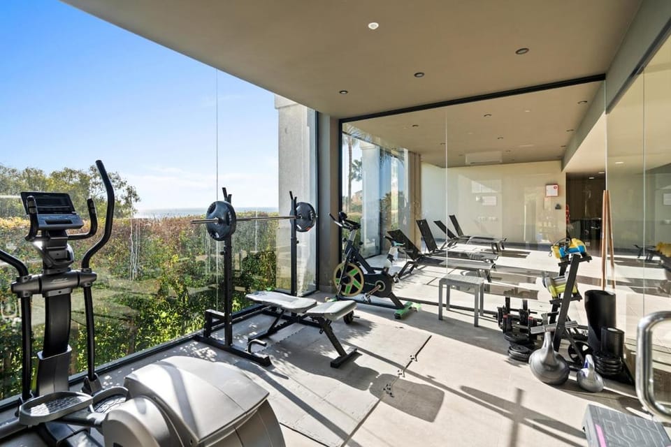 Elegant apartment with sea views and a pool Apartment in Costa del Sol