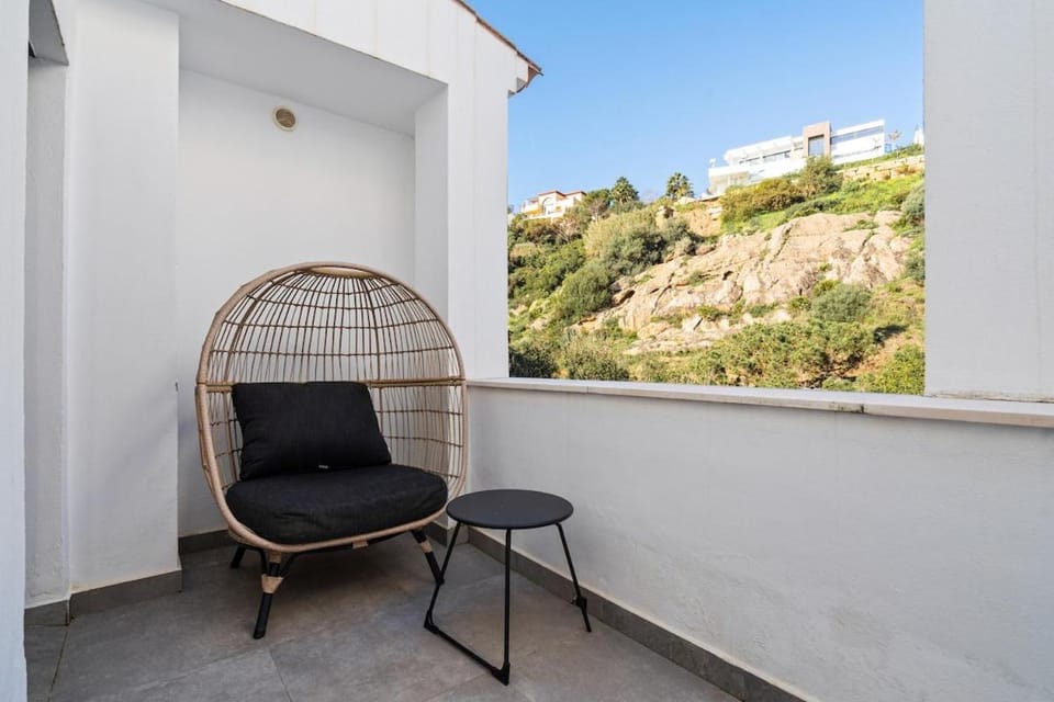 Elegant apartment with sea views and a pool Apartment in Costa del Sol