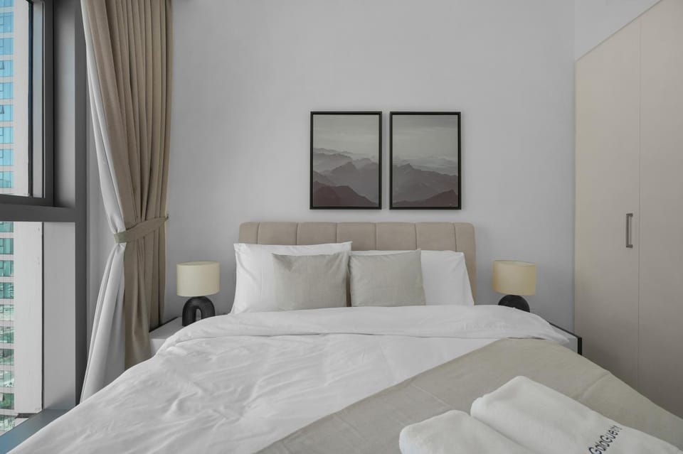 Bed, Decorative detail, Bedroom, towels, wardrobe