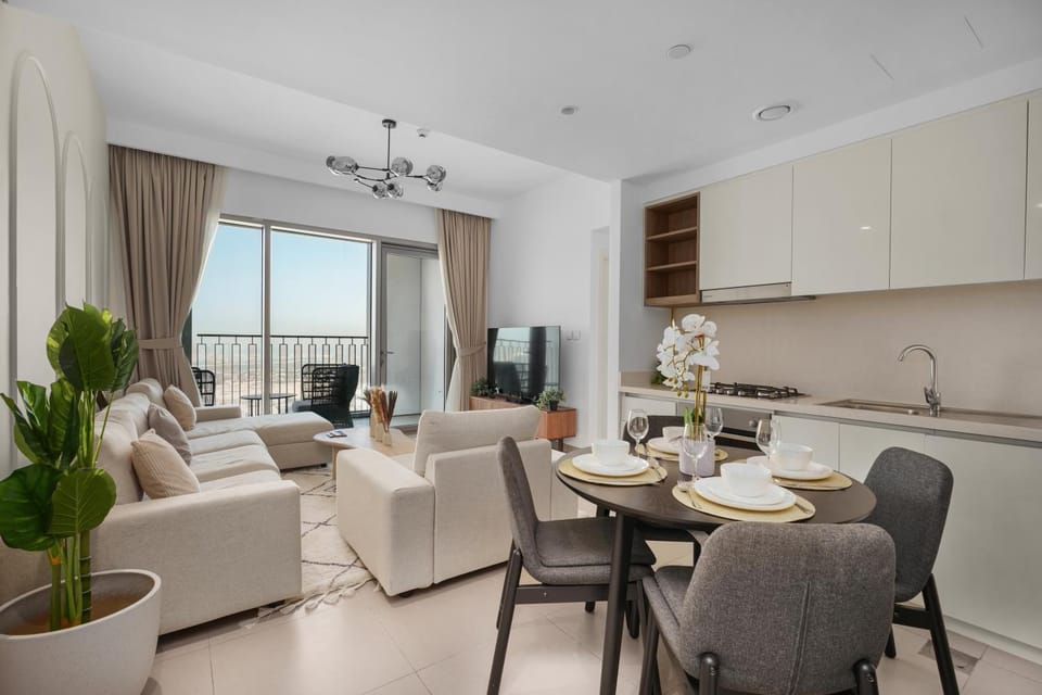 TV and multimedia, Kitchen or kitchenette, Living room, Seating area, Dining area, oven, stove