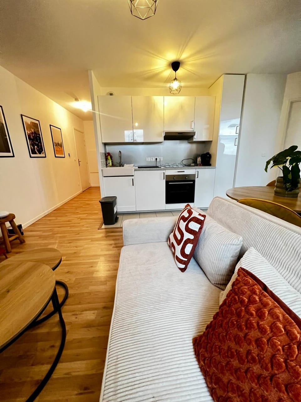 Kitchen or kitchenette, Living room