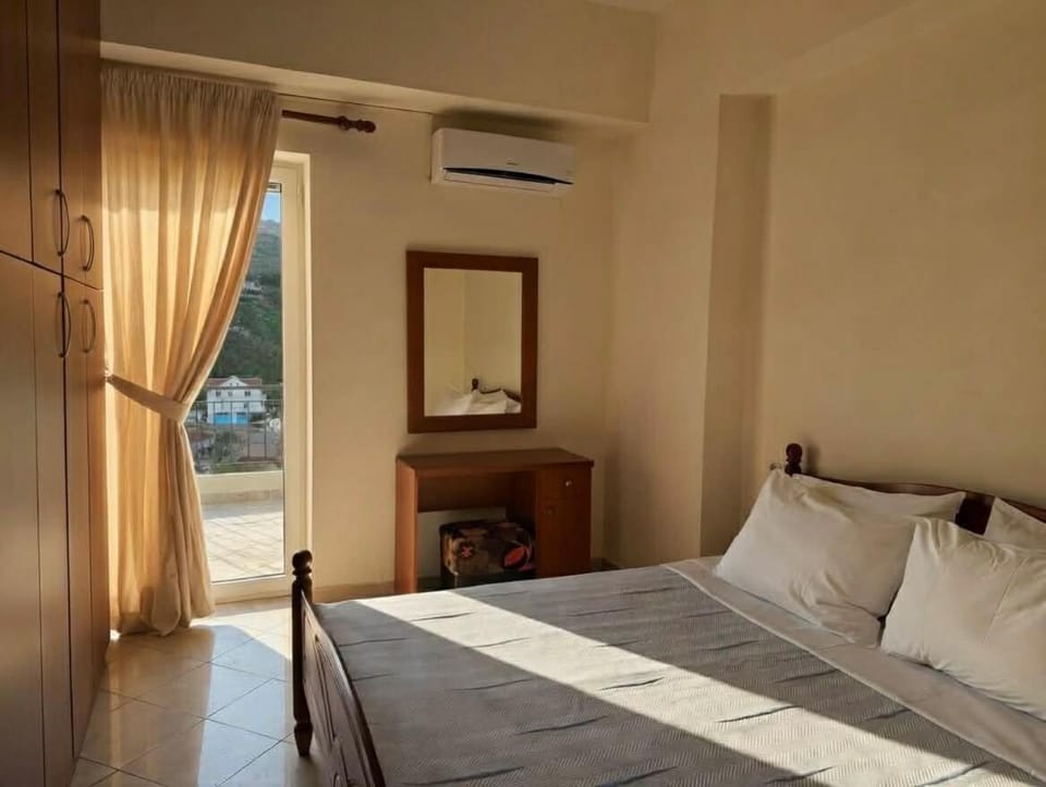 Bedroom, air conditioner