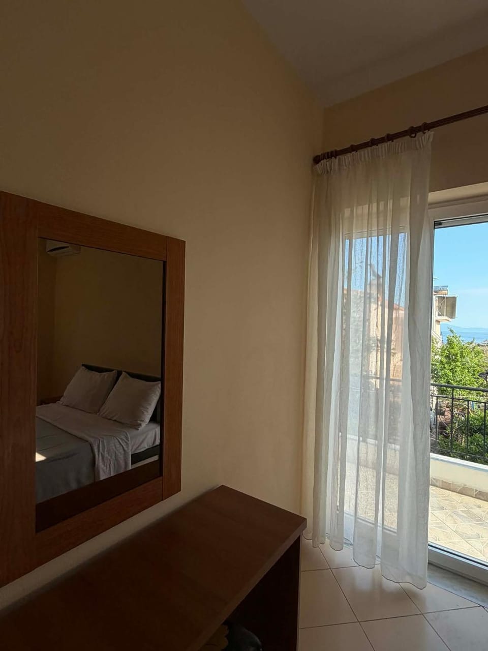 Bed, Natural landscape, Photo of the whole room, Bedroom