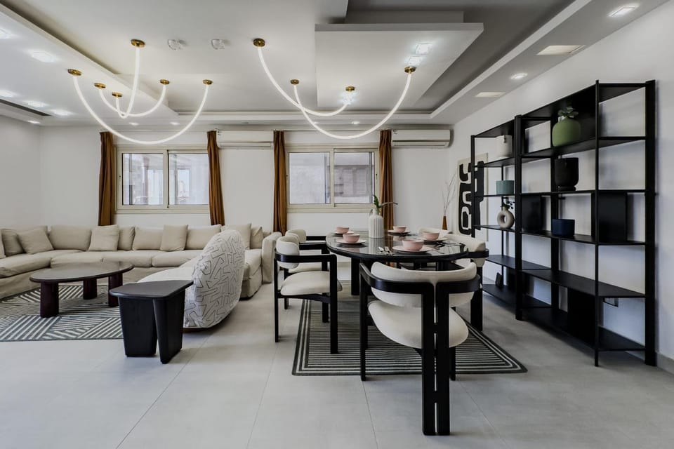 The 3BDR Avant-garde Residence 5 min to Airport Apartment in Cairo Governorate