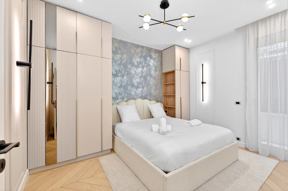 Bed, Photo of the whole room, Bedroom, towels, wardrobe, air conditioner