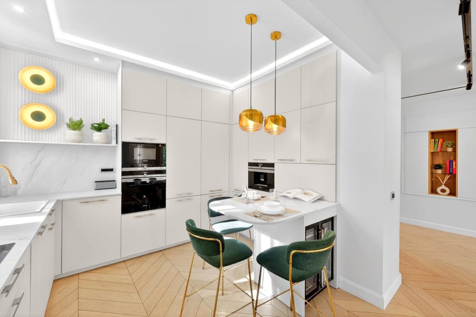 Coffee/tea facilities, Kitchen or kitchenette, Dining area, dishwasher, microwave, oven, stove, toaster
