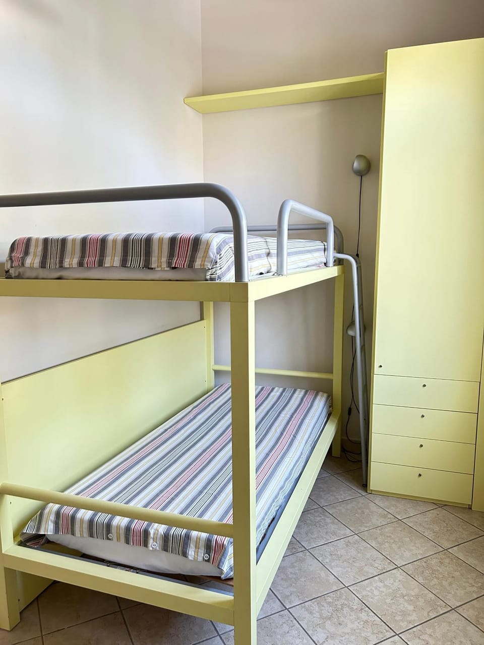 Bedroom, bunk bed