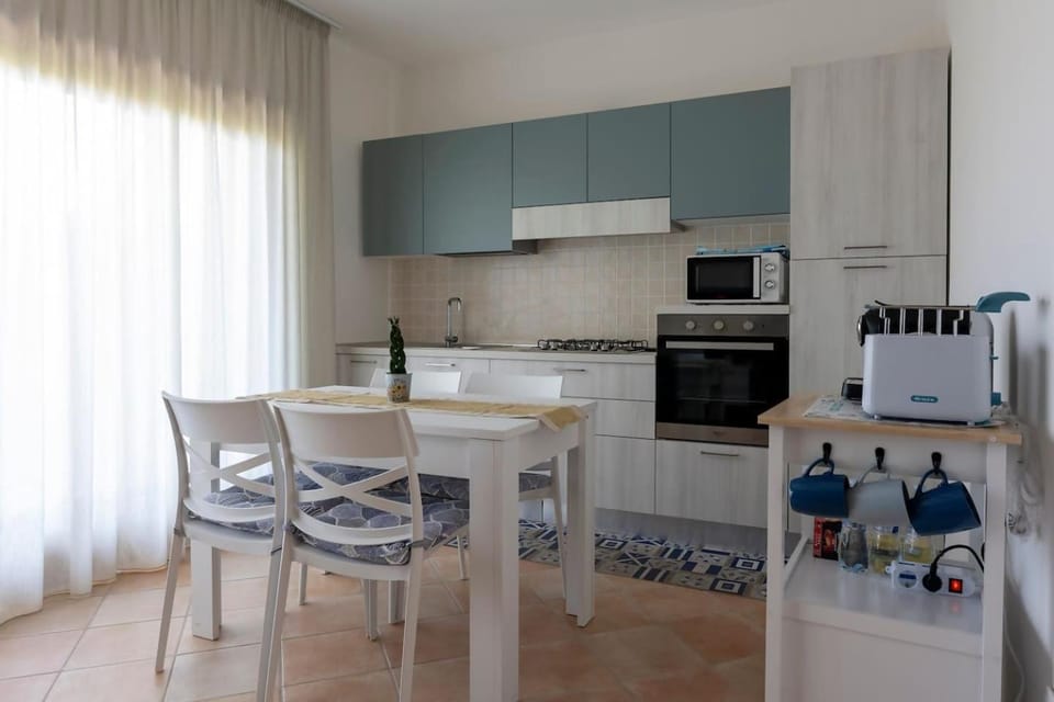 Kitchen or kitchenette, Dining area, dishwasher, oven, stove, toaster