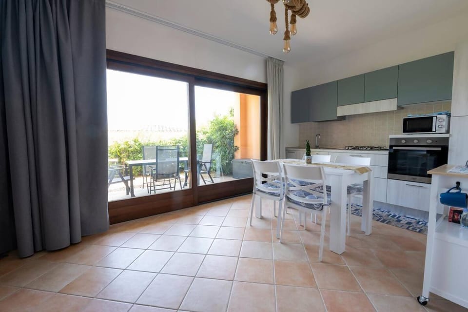 Patio, Kitchen or kitchenette, Dining area, oven, stove, toaster