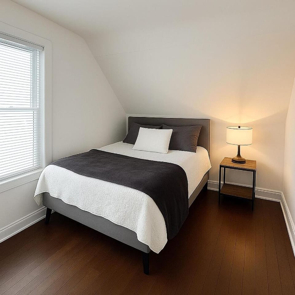 Hidden Gem Steps From River, Restos, Cafés, Parks House in Windsor