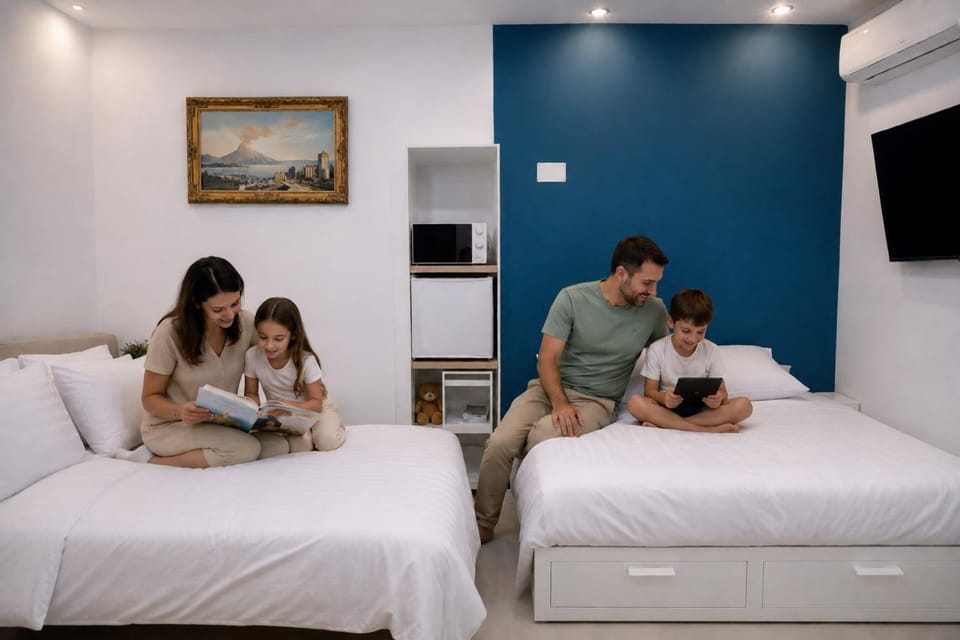 Bed, People, TV and multimedia, Photo of the whole room, Bedroom, children, group of guests, Family
