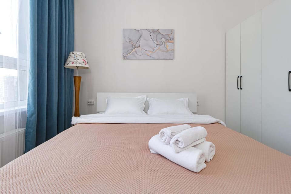 Bed, Bedroom, towels, wardrobe