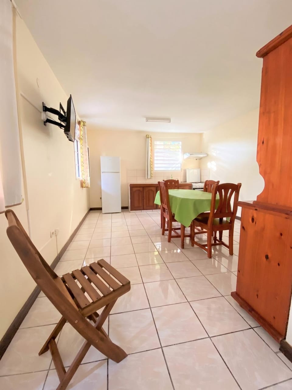 Maison confortable avec terrasse à Vieux-Habitants House in Leeward Islands