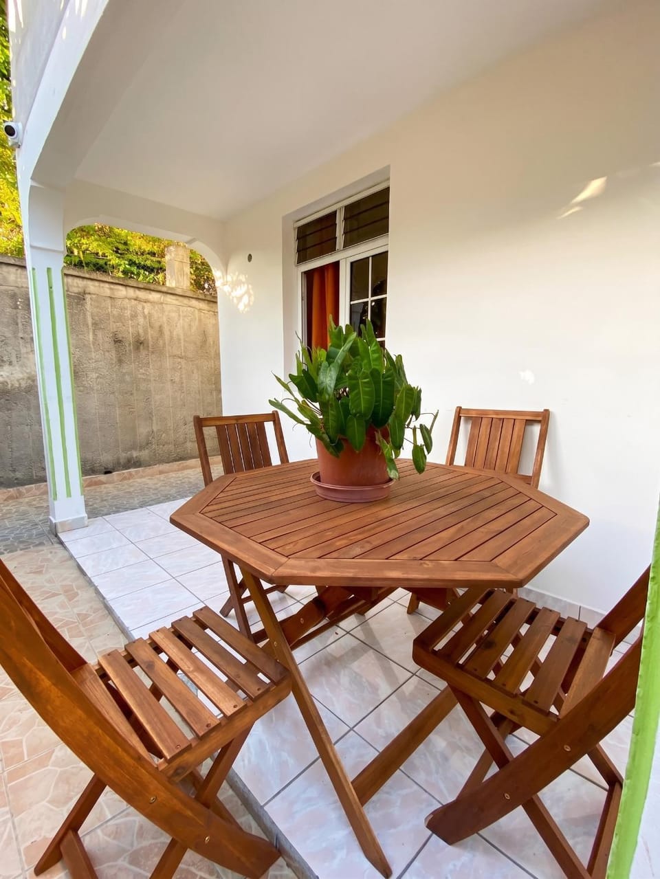 Maison confortable avec terrasse à Vieux-Habitants House in Leeward Islands