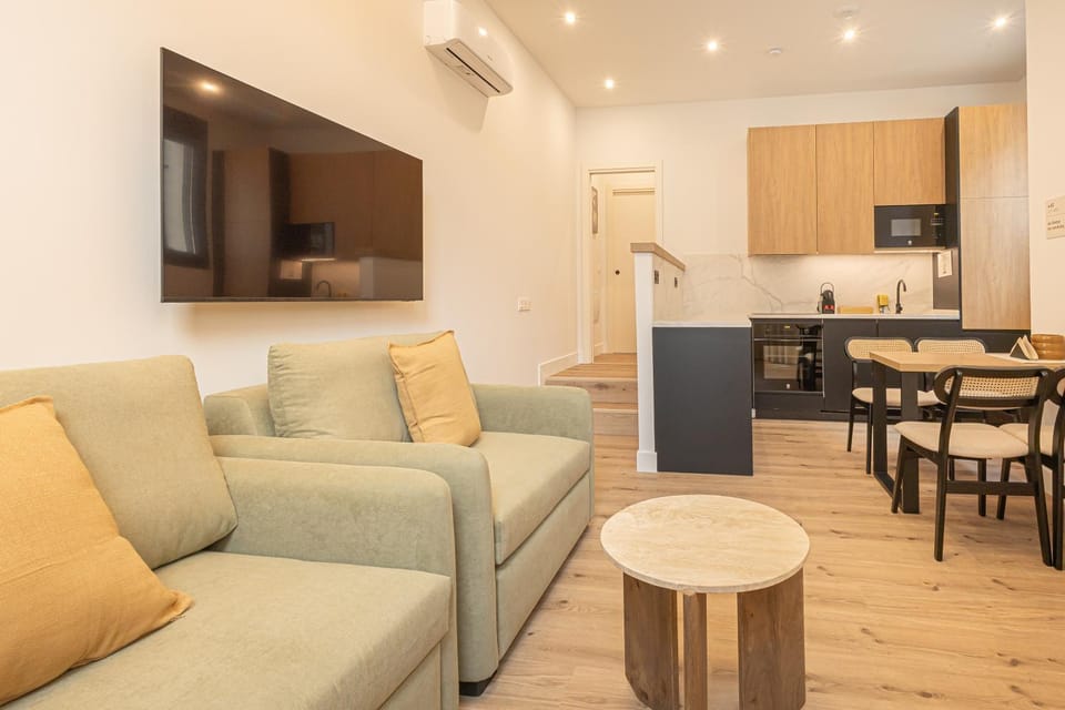 Kitchen or kitchenette, Seating area, Dining area