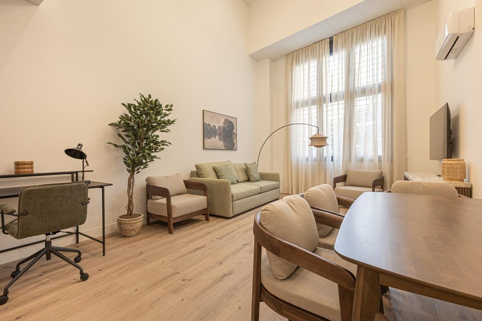 TV and multimedia, Seating area, Dining area