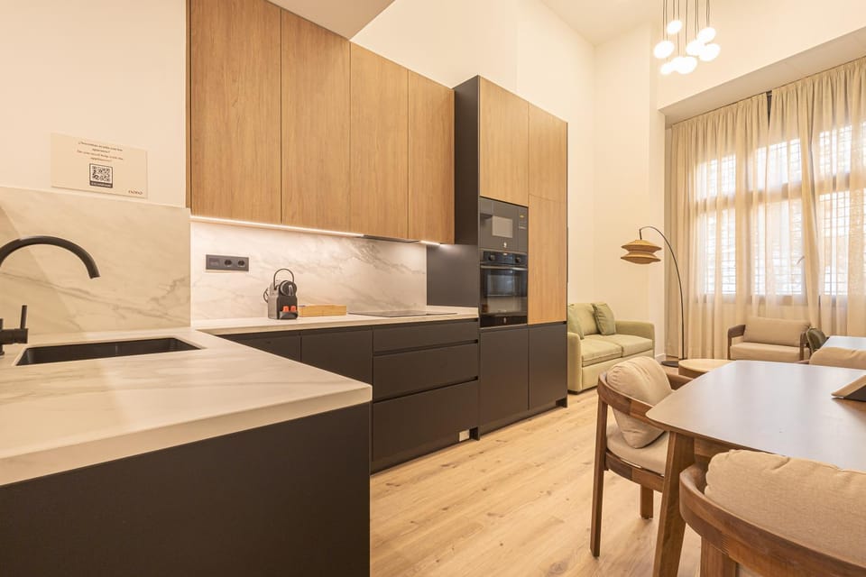 Kitchen or kitchenette, Seating area, Dining area