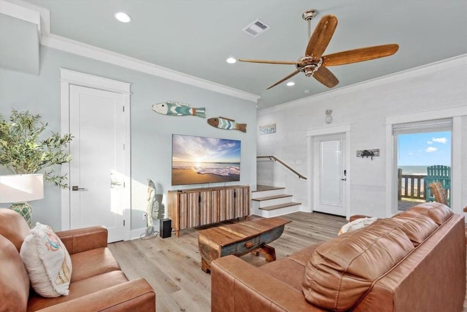 Beachfront l Swim Spa l Modern Interior l Beautiful Views House in Bolivar Peninsula