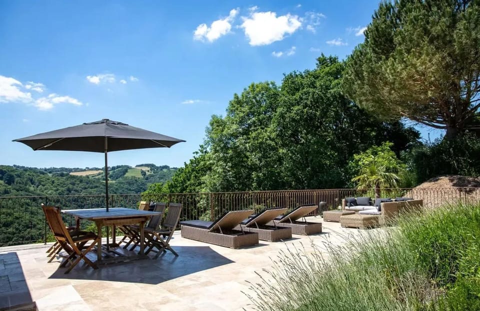 Maison indépendante avec piscine partagée, Maleville, 150 m² House in Occitanie