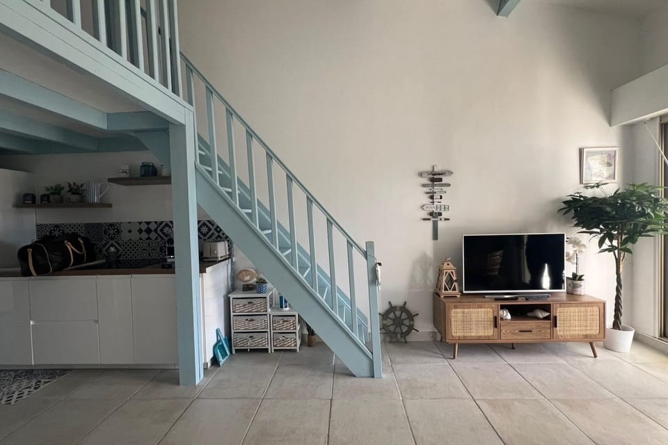 Bright apartment with pool in Mandelieu Apartment in Mandelieu-La Napoule