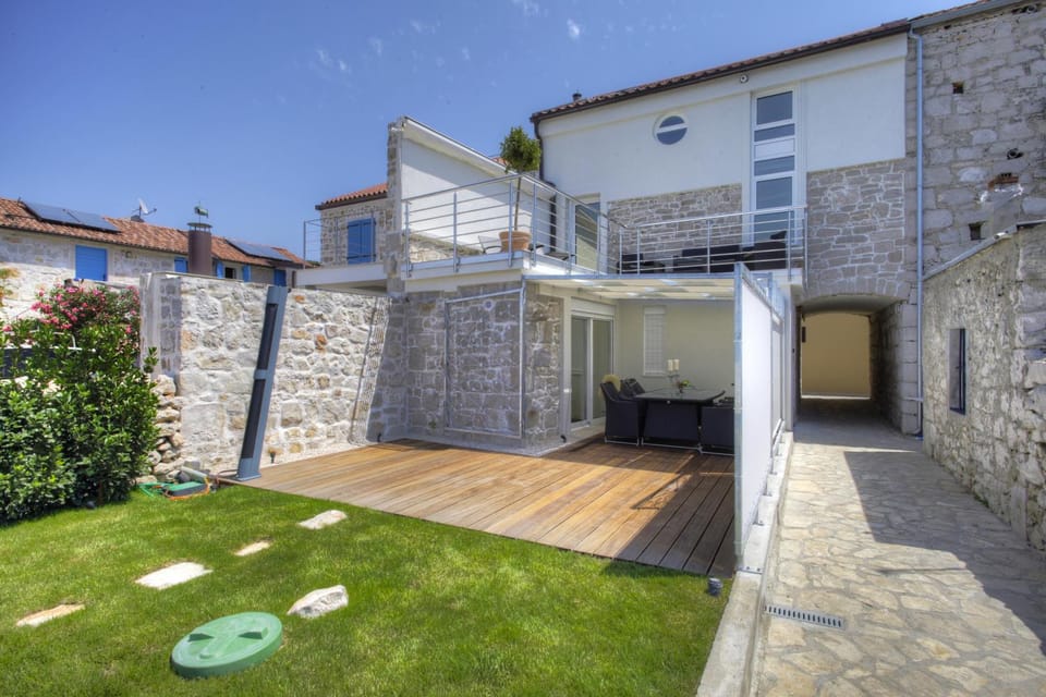 Shower, Patio, Garden