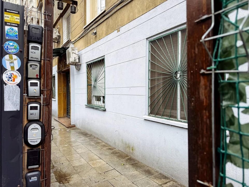 Grace - Old Town I Free street parking I Balcony Apartment in Bucharest