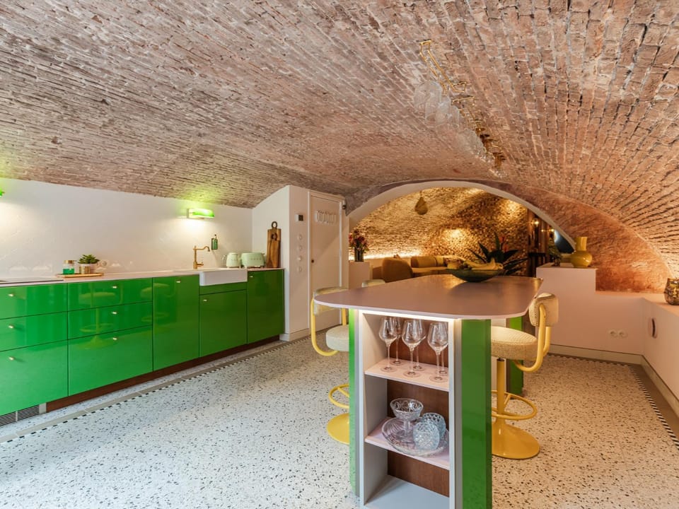 Kitchen or kitchenette, Lounge or bar