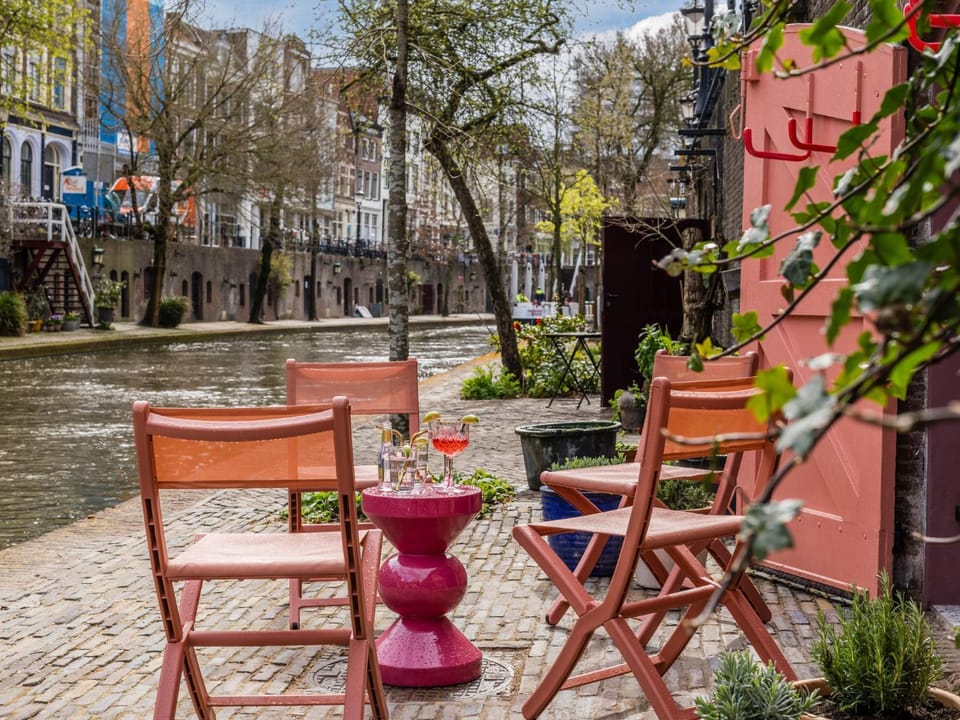 Property building, Balcony/Terrace, City view, River view, Street view, Location