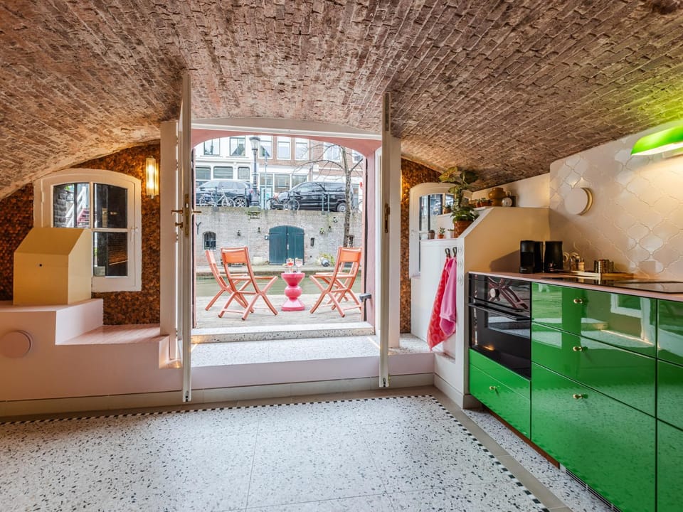 Kitchen or kitchenette, Lounge or bar