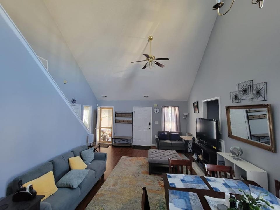 The Grove Cottage, Clayton 3B, 2.5B with King Beds House in North Carolina