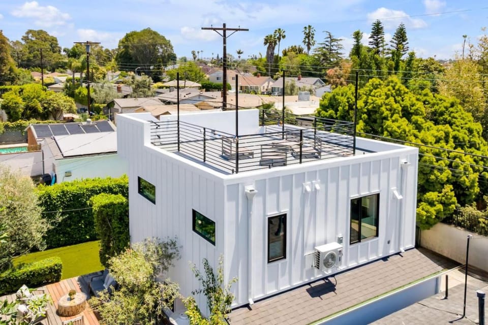 NEW Venice Rose Ave Retreat with Sunset Deck Apartment in Venice Beach