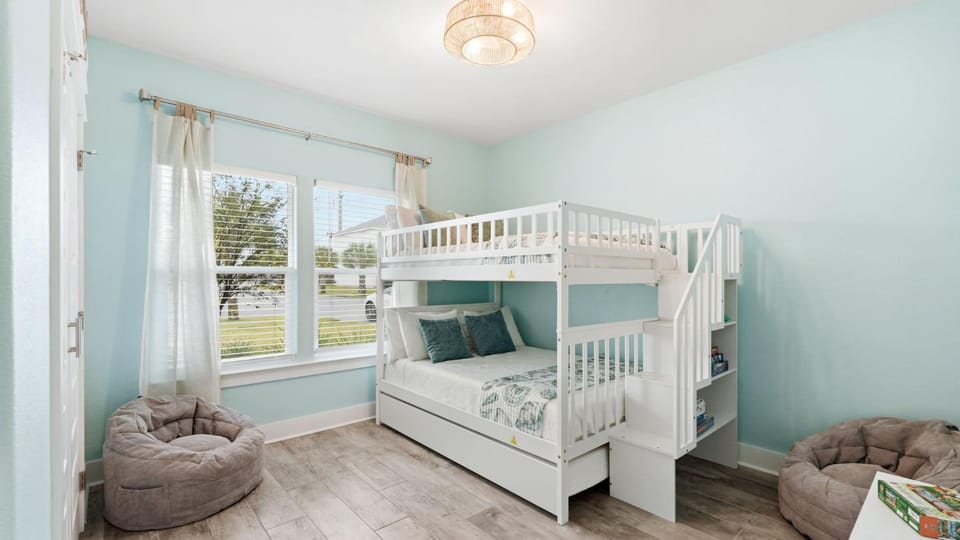 Bedroom, bunk bed
