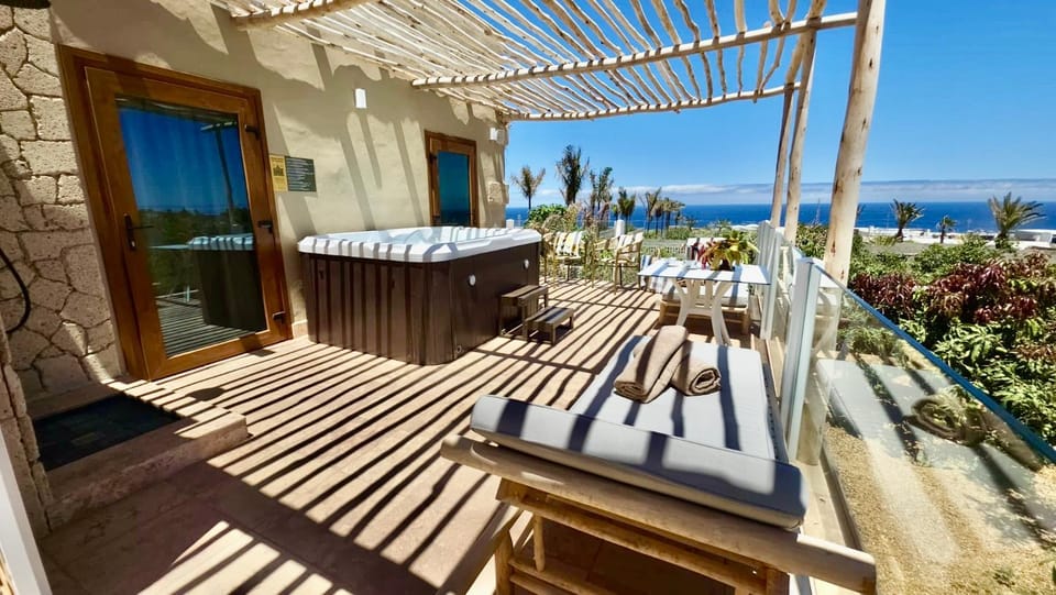 Shower, Off site, Day, Natural landscape, Hot Tub, View (from property/room), Balcony/Terrace, Sea view, sunbed