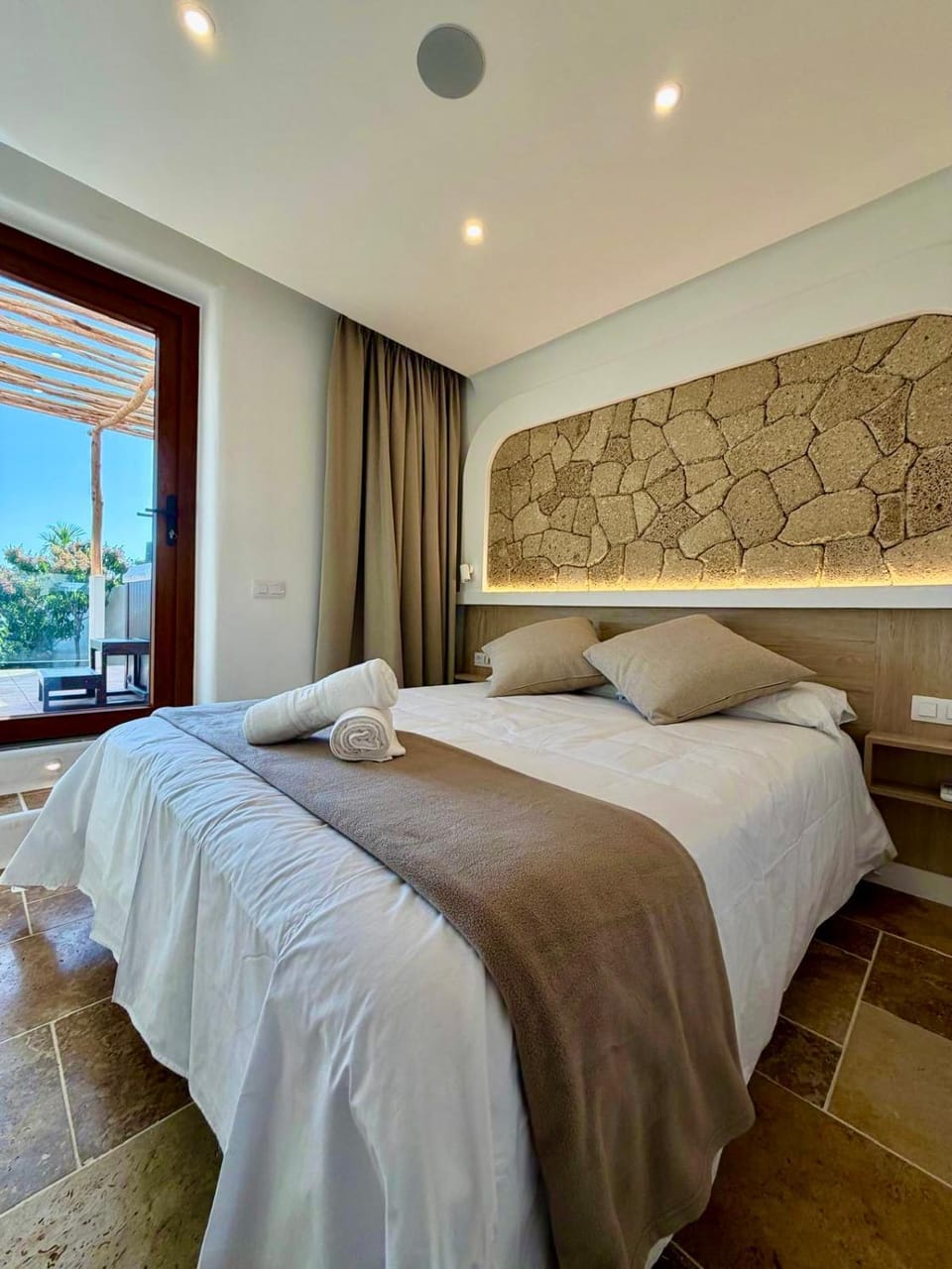 Bed, Other, Photo of the whole room, Bedroom