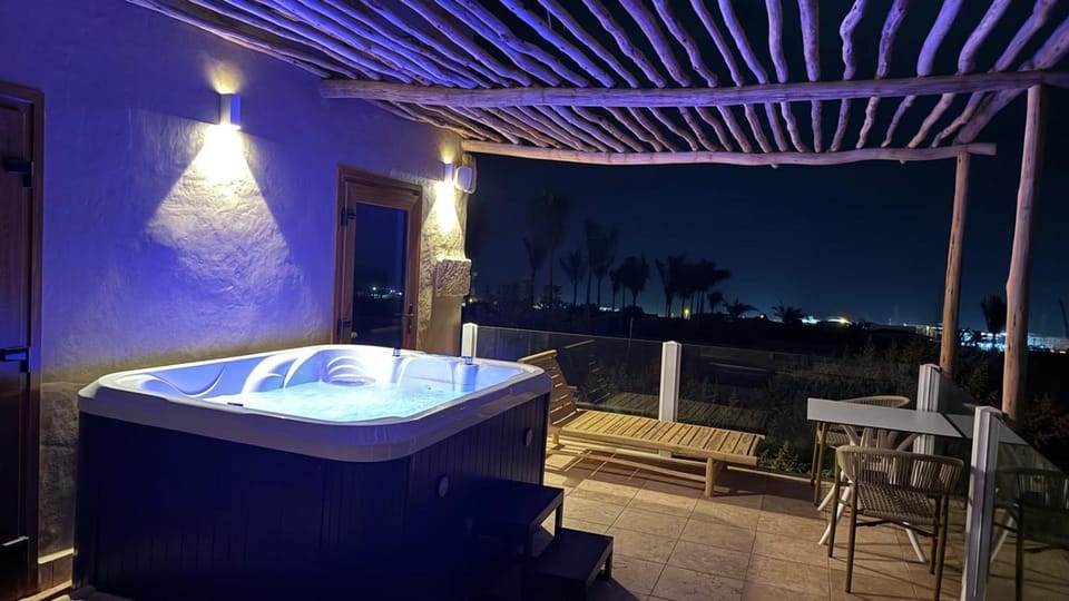 Patio, Night, Natural landscape, Hot Tub, View (from property/room), Balcony/Terrace