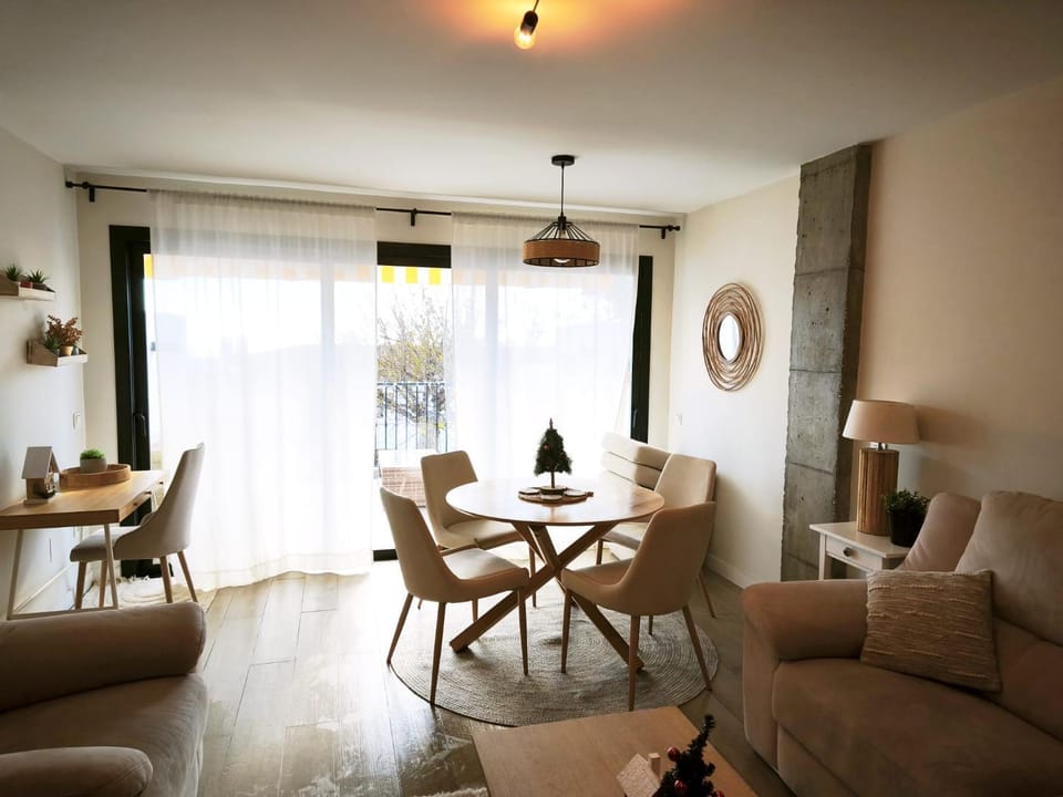 Living room, Seating area, Dining area