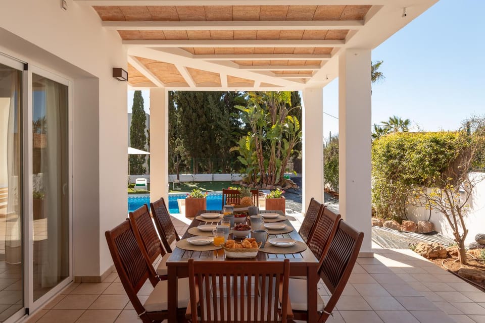 Off site, Dining area