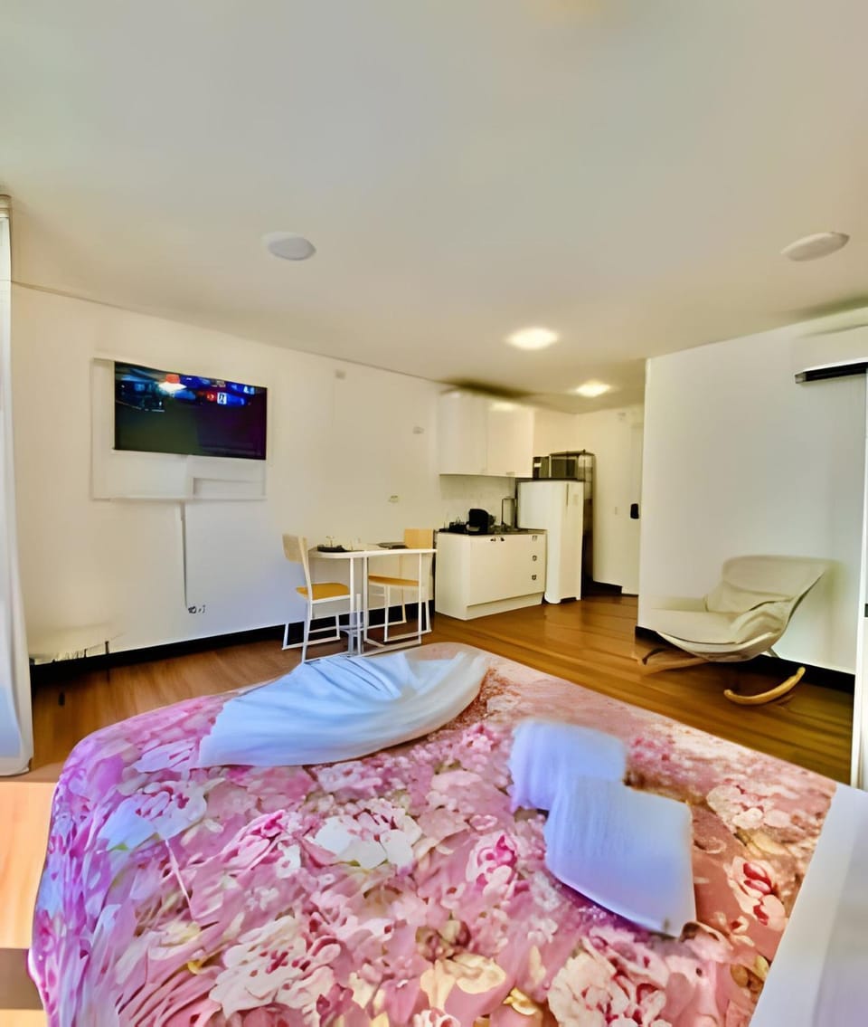 TV and multimedia, Kitchen or kitchenette, Photo of the whole room, Bedroom