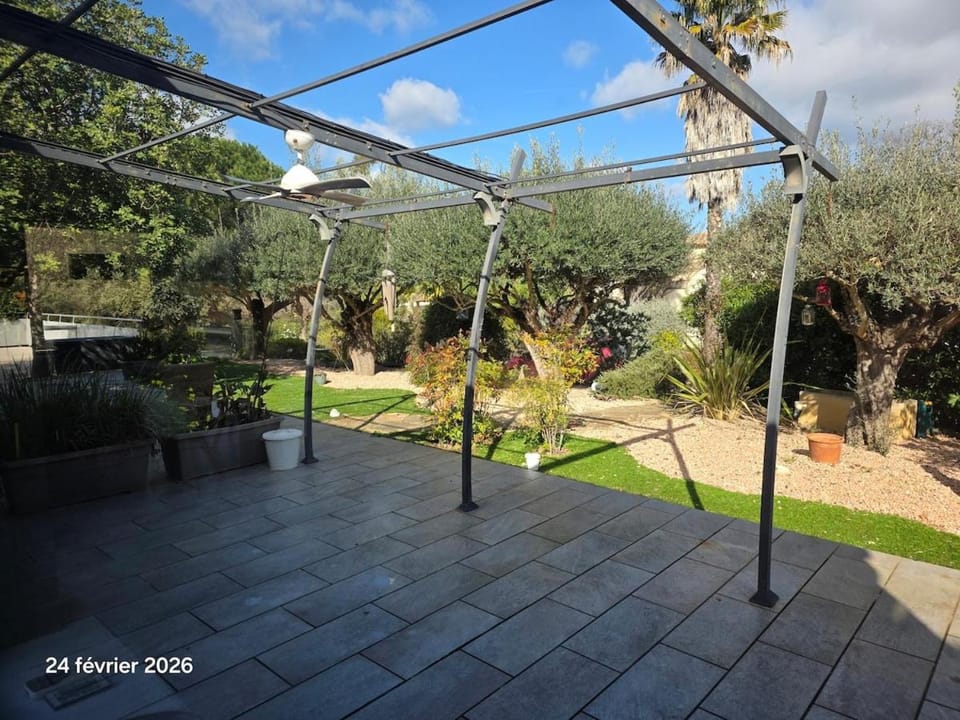 Spacious quiet villa with large swimming pool Villa in Bormes-les-Mimosas