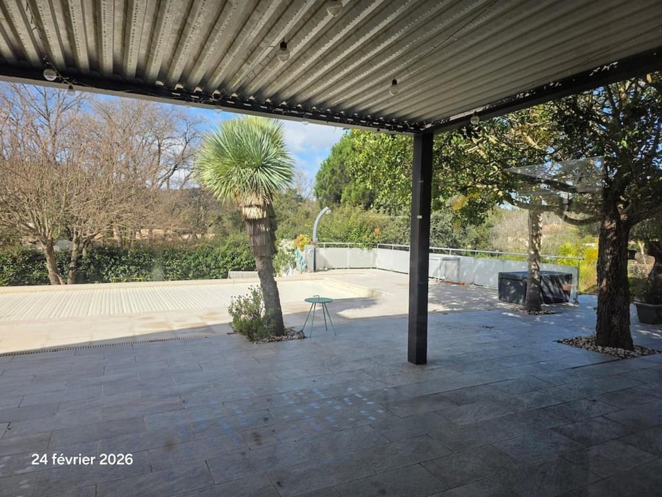 Spacious quiet villa with large swimming pool Villa in Bormes-les-Mimosas