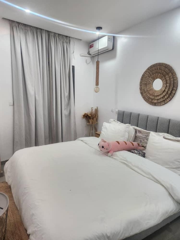 Bed, Photo of the whole room, Bedroom, air conditioner